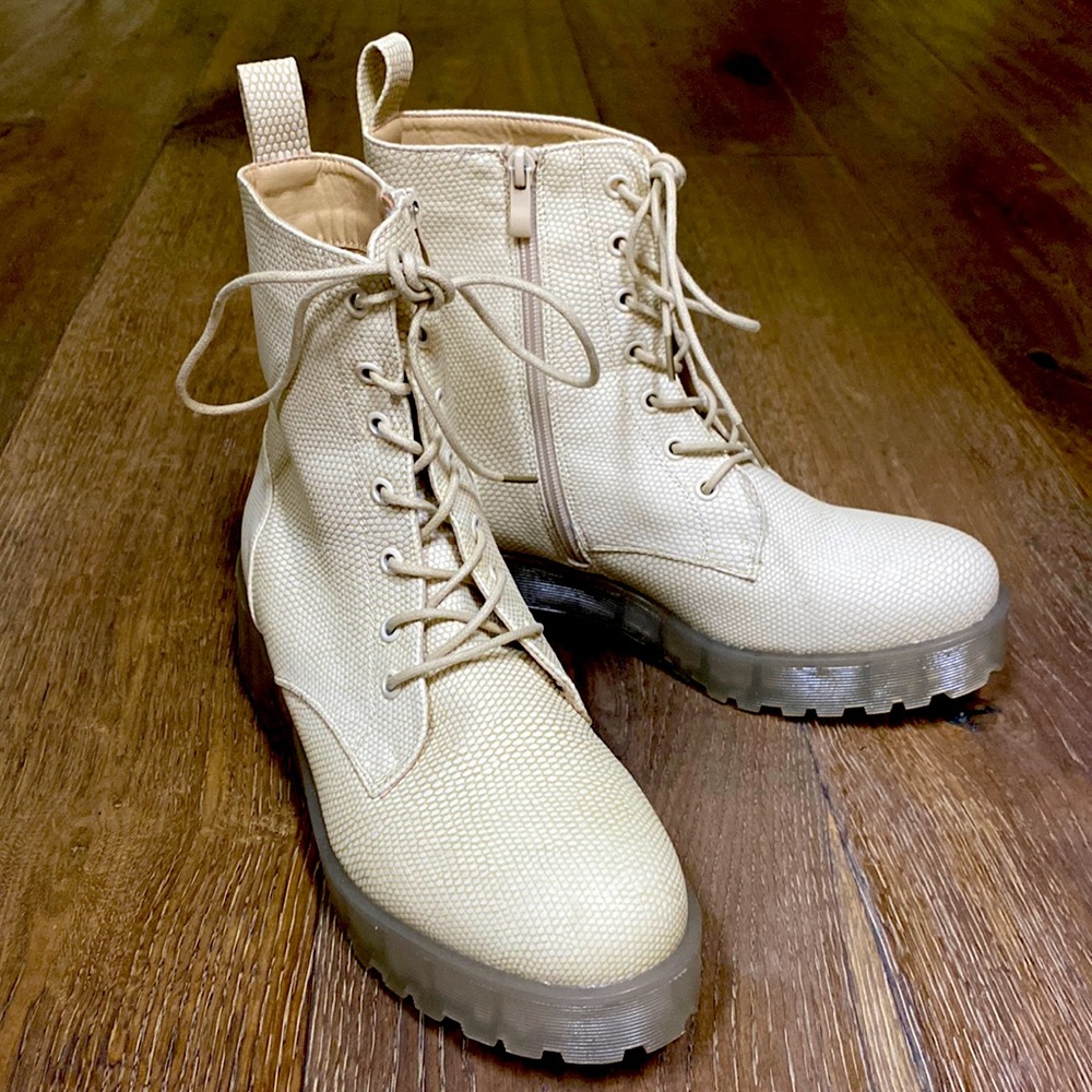 Boots, size 10, Dirty Laundry brand